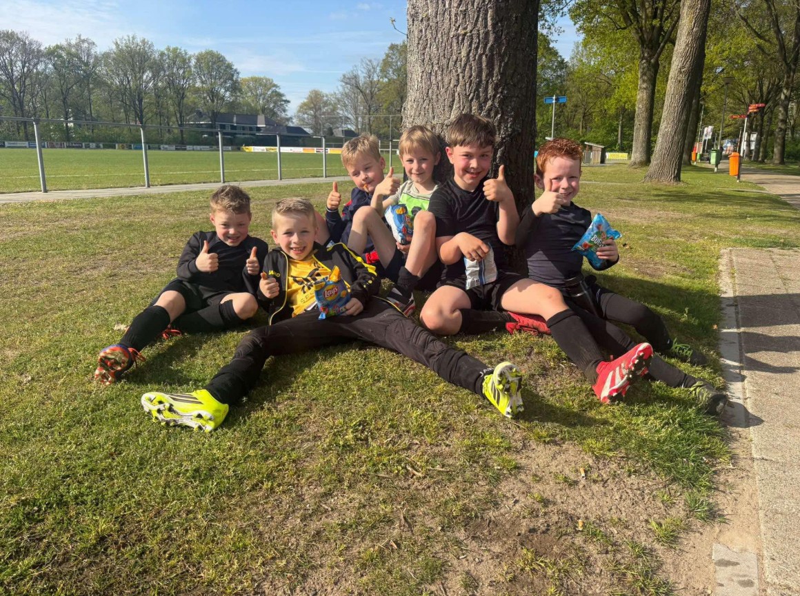 Wedstrijdverslag JO8-2 tegen H.B.S.V. MO8-1 – vol energie, teamwork en doelpunten
